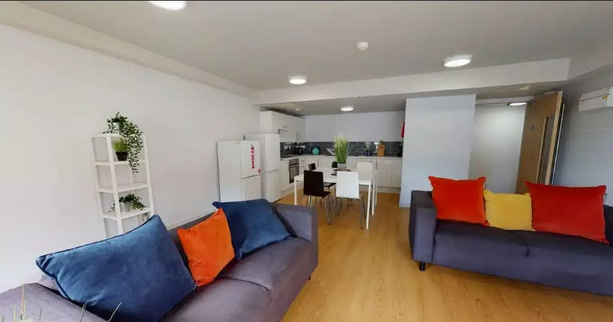 4 - 5 Bed Ensuite