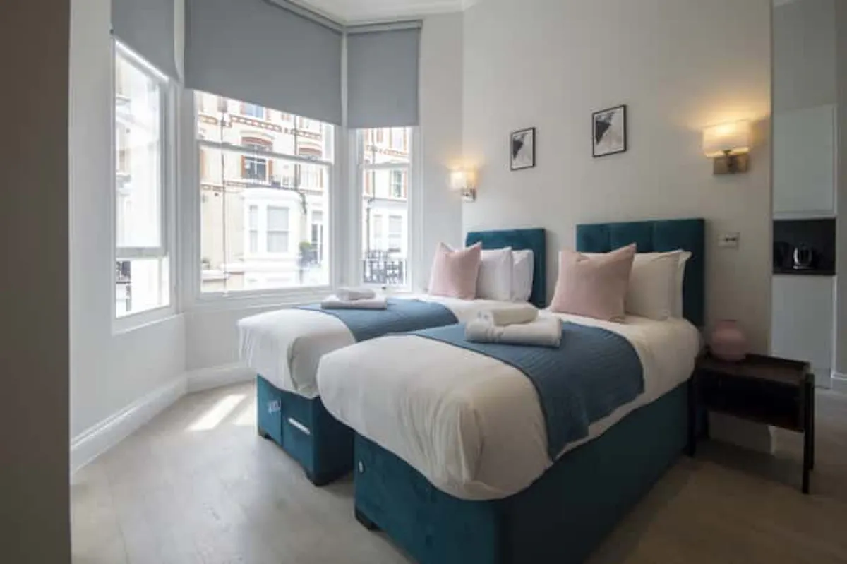 One room in 1 bedroom apartment ROOM
