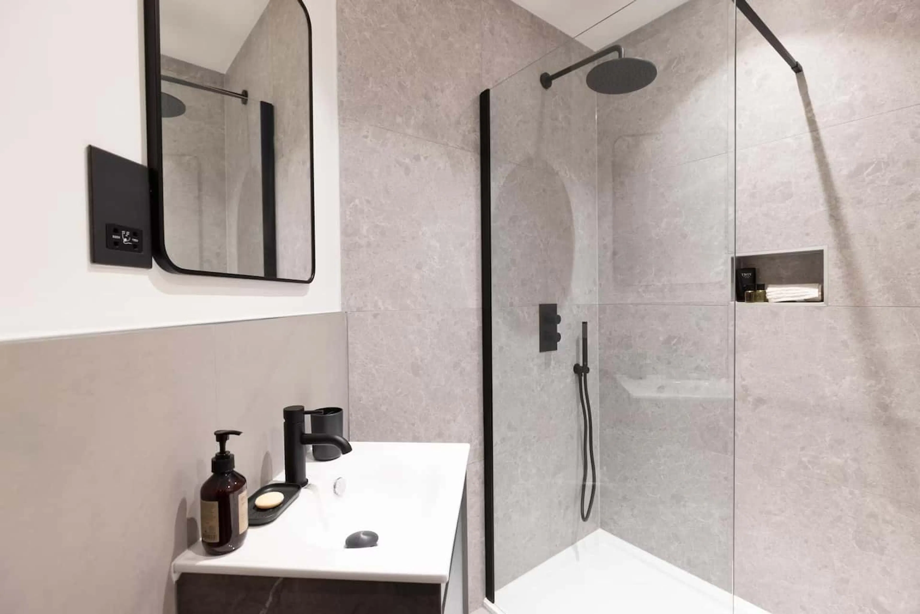 One room in 2 bedroom apartment BATHROOM 3