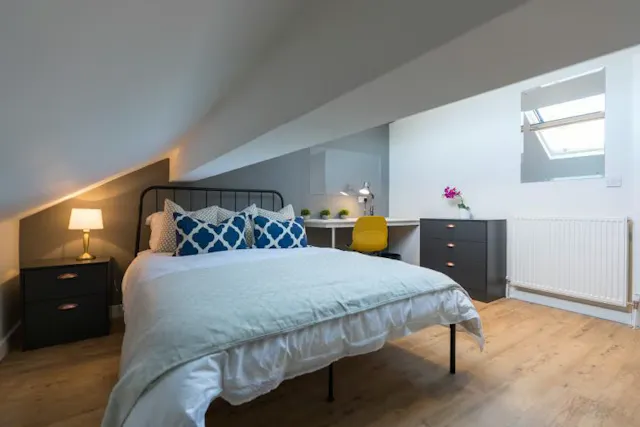 Six Bedroom Apartment room image 1
