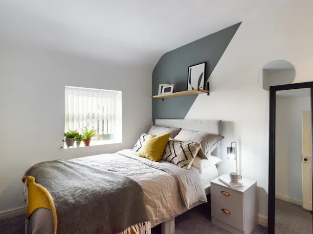 2 Bedroom House - 4 room image 1