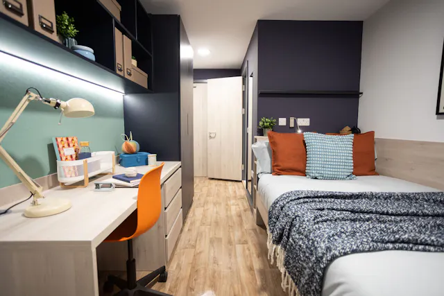6 Bed Premium En-suite room image 1