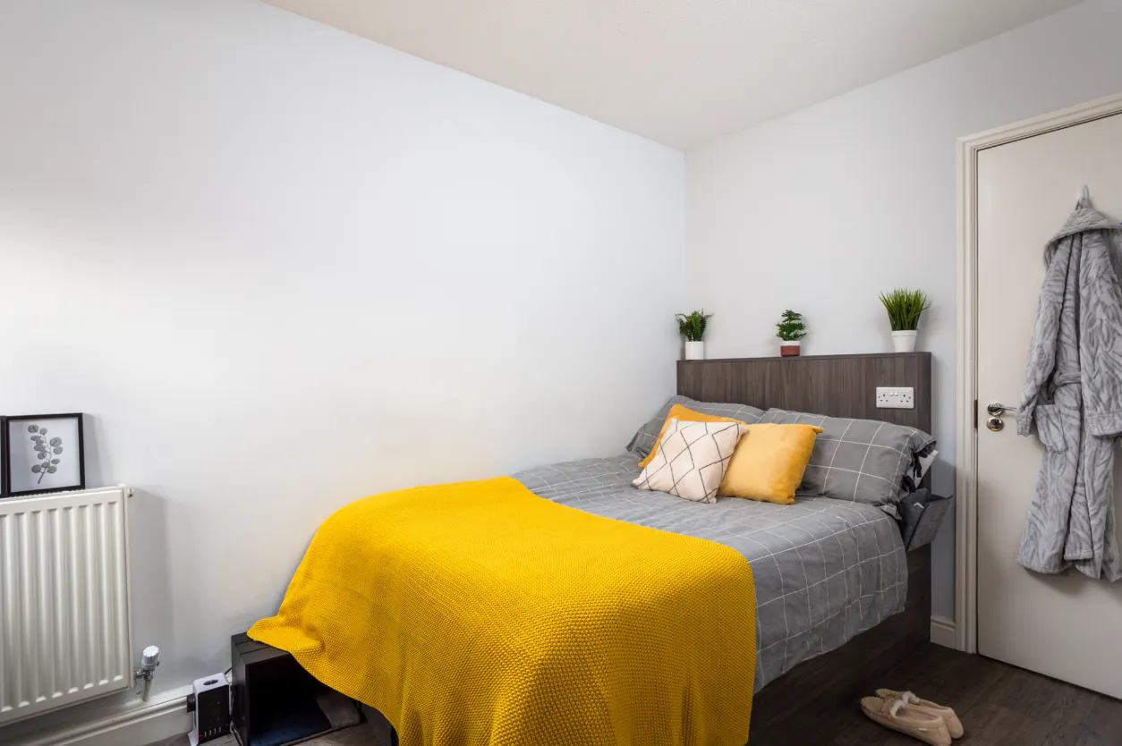 4 Bed Flat