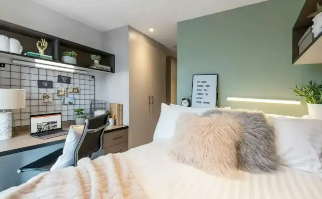 4 Bed Apartment room image 2