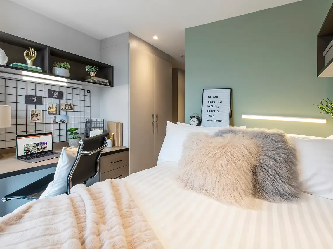 4 Bed Apartment