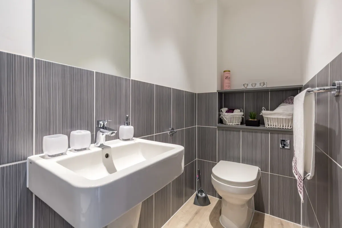 4 Bed Cluster En-suite BATHROOM 1