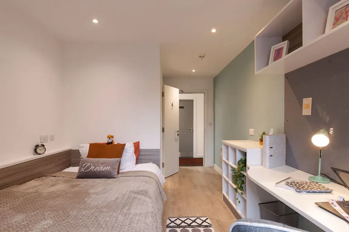 4 Bed Cluster En-suite ROOM