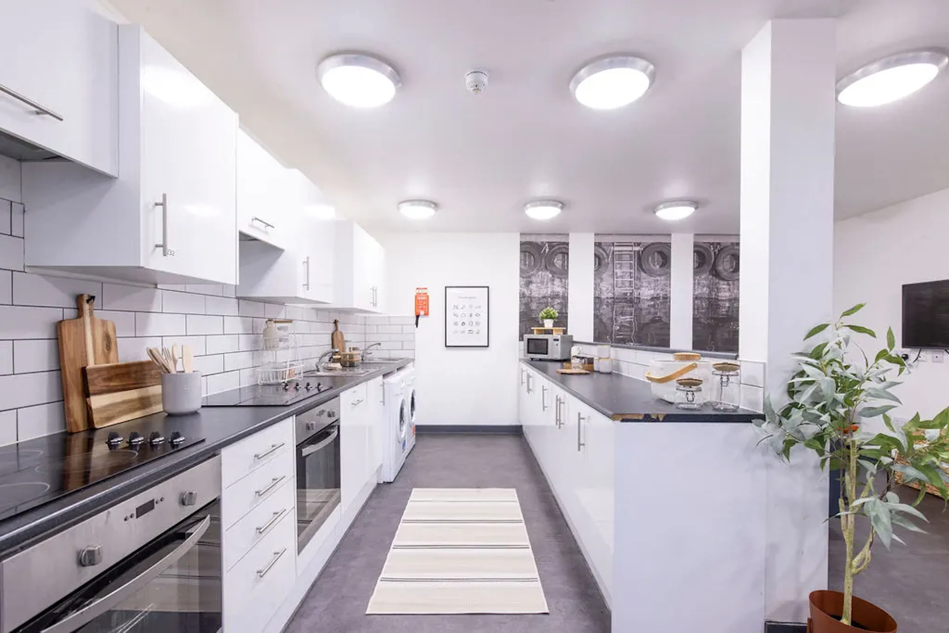 4 Bed En-suite KITCHEN 1