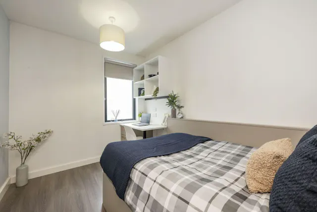 4 Bed Ensuite room image 1