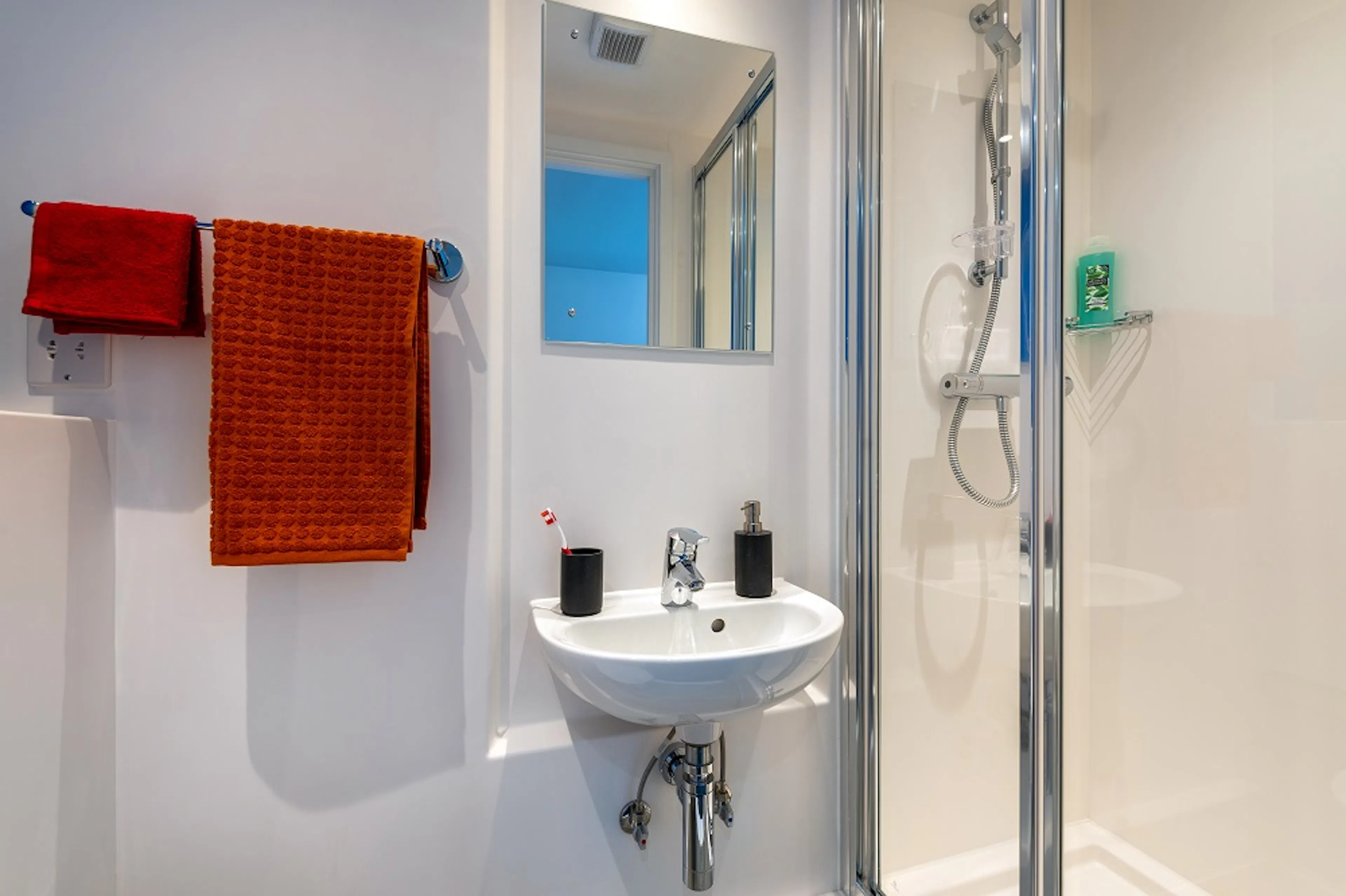 4 Bed Large Premium En-Suite BATHROOM 2
