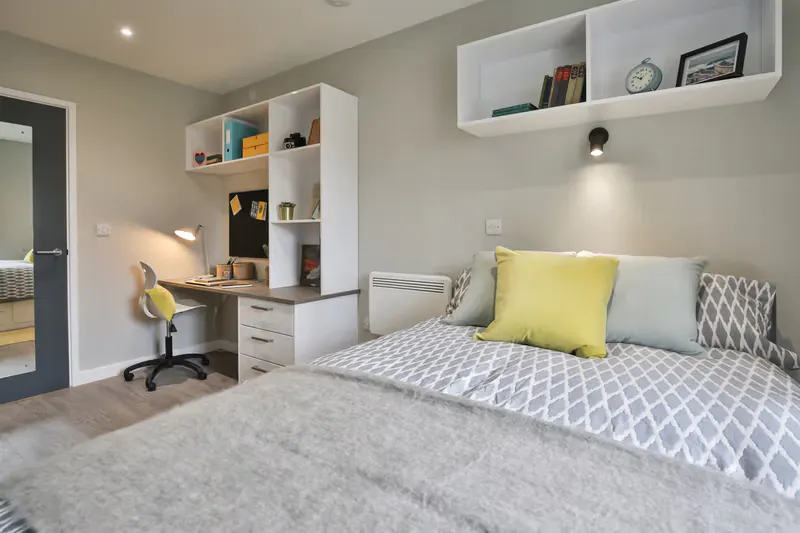 Classic 4 Bed Townhouse - Smaller Shared Space