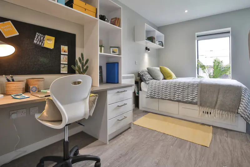 Classic 4 Bed Shared House - Balcony
