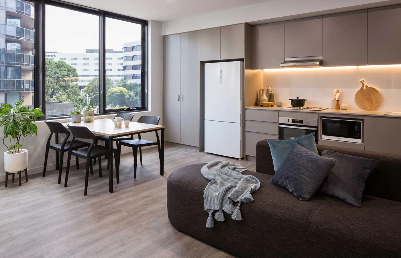 4 Bedroom Apartment Deluxe KITCHEN 4