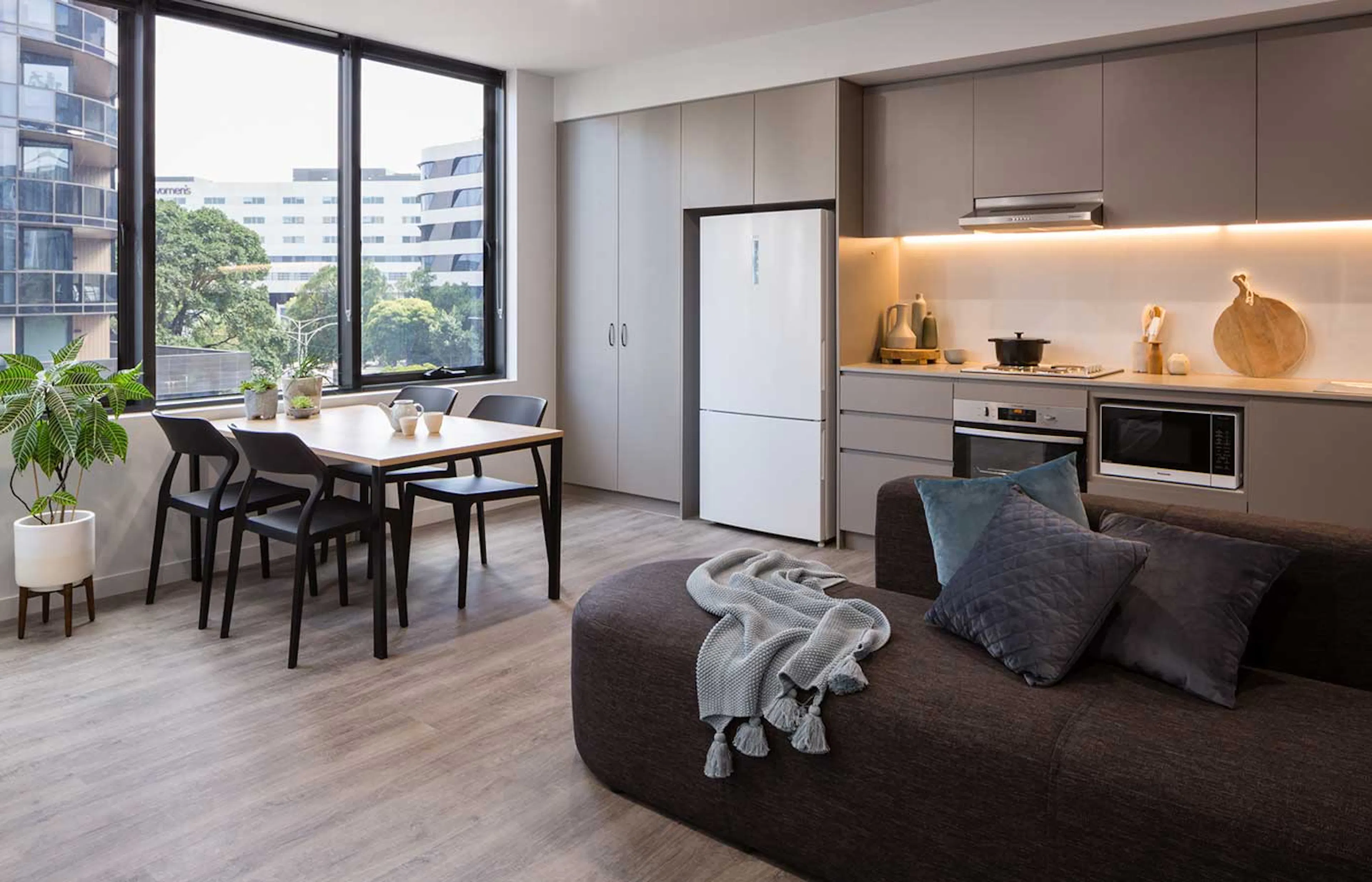 4 Bedroom Apartment Deluxe KITCHEN 4