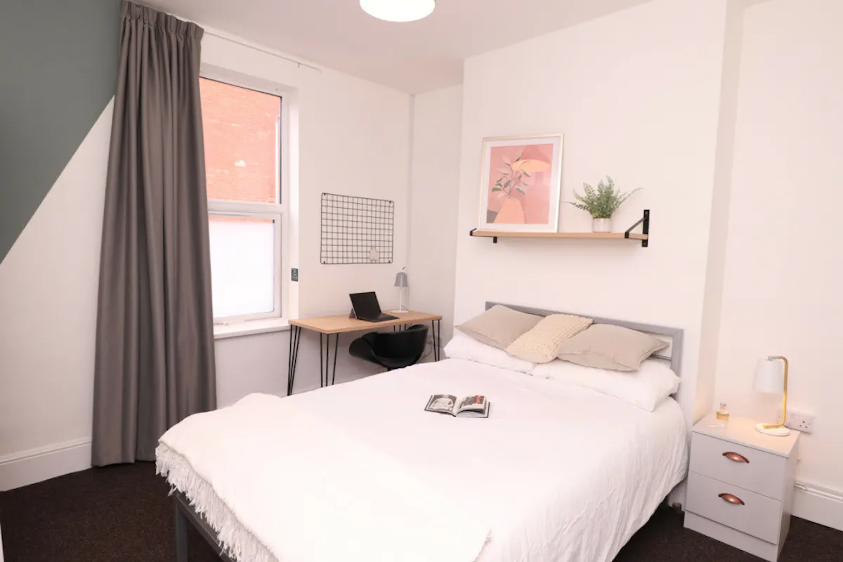 4 Bed Apartment ROOM