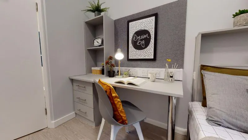 Bronze En Suite