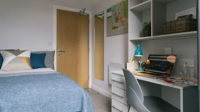 One Bed Apartment room image 4