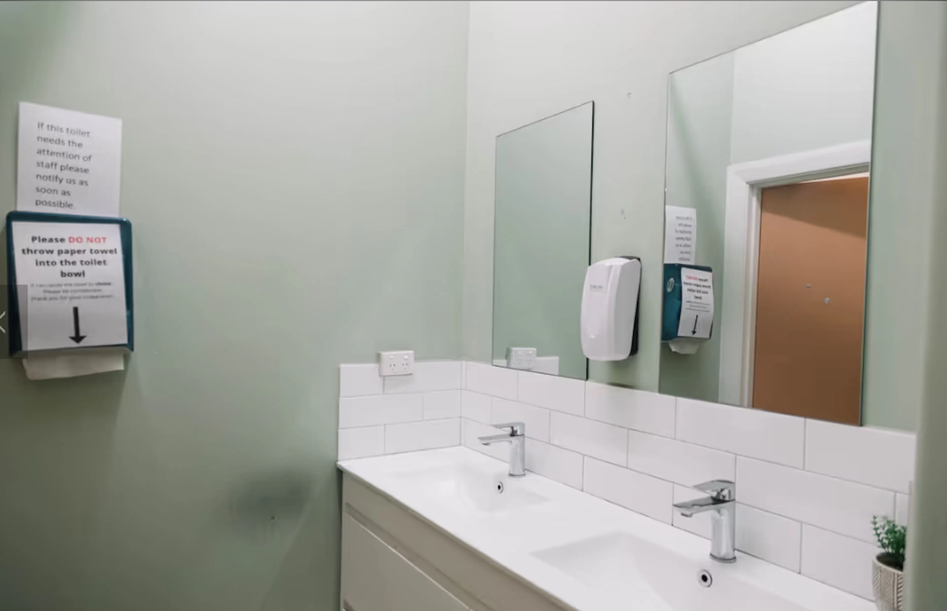 4 people shared room BATHROOM 1
