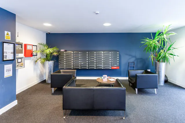 Studio Silver Plus room image 1