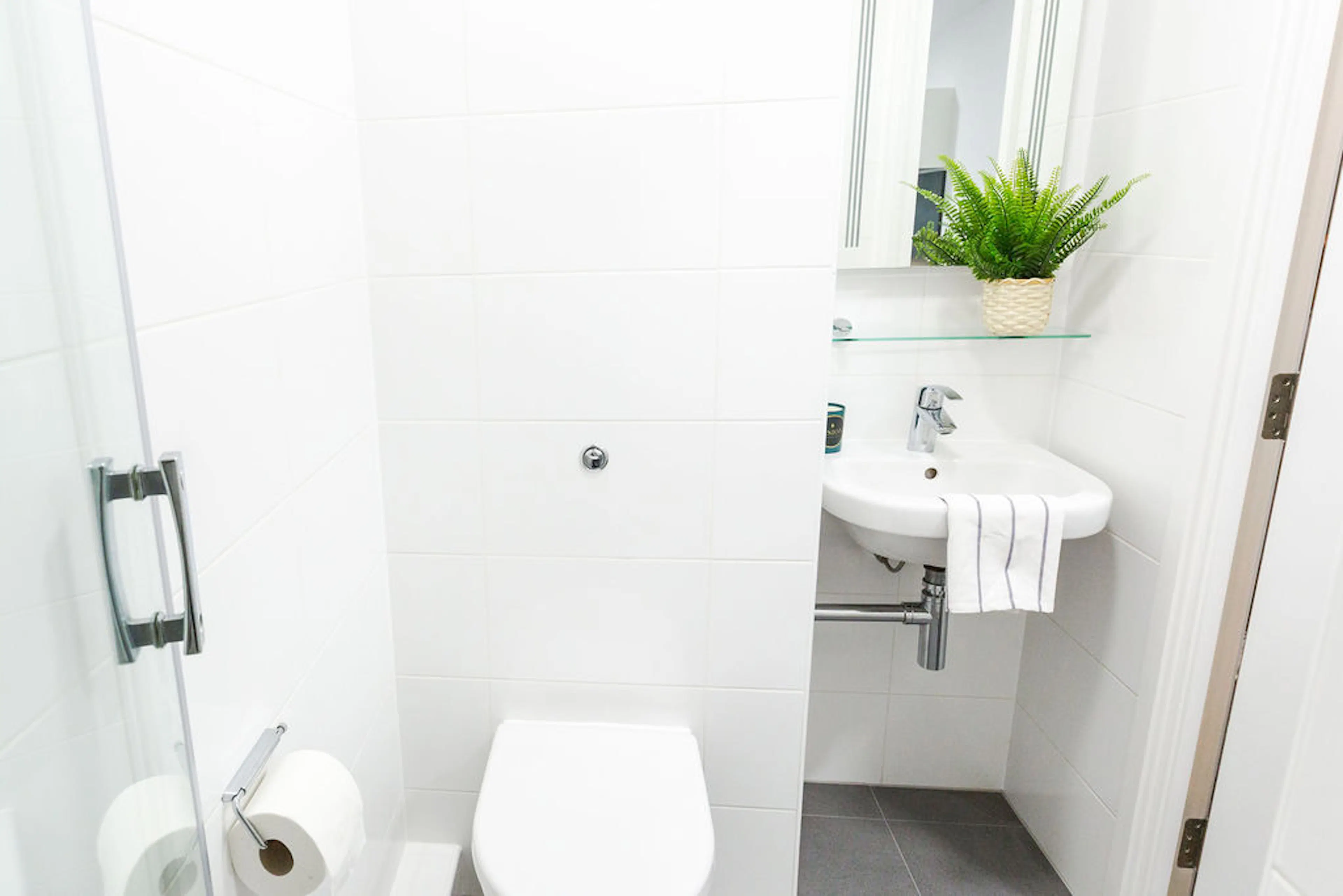 4 Bed Cluster En-suite BATHROOM 2