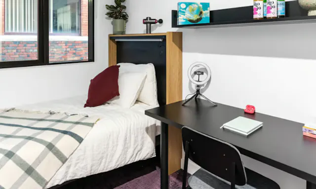 4 Bedroom Apartment Ensuite room image 3