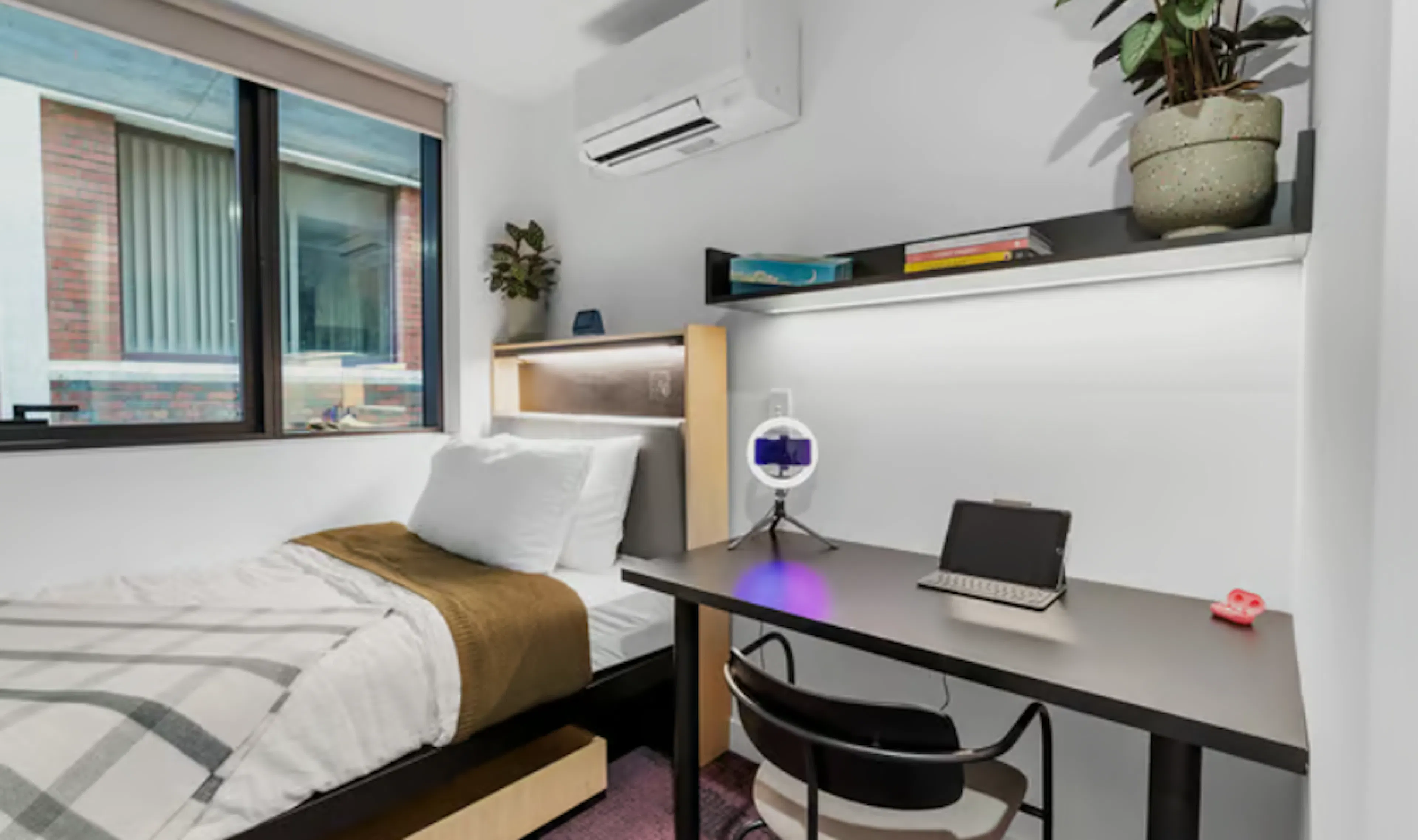 4 Bedroom Apartment Ensuite ROOM 1