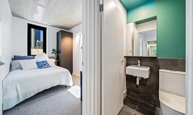 4 Bedroom Apartment Ensuite room image 1