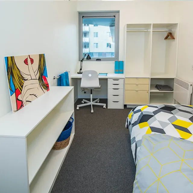 4 Bedroom Apartment room image 1