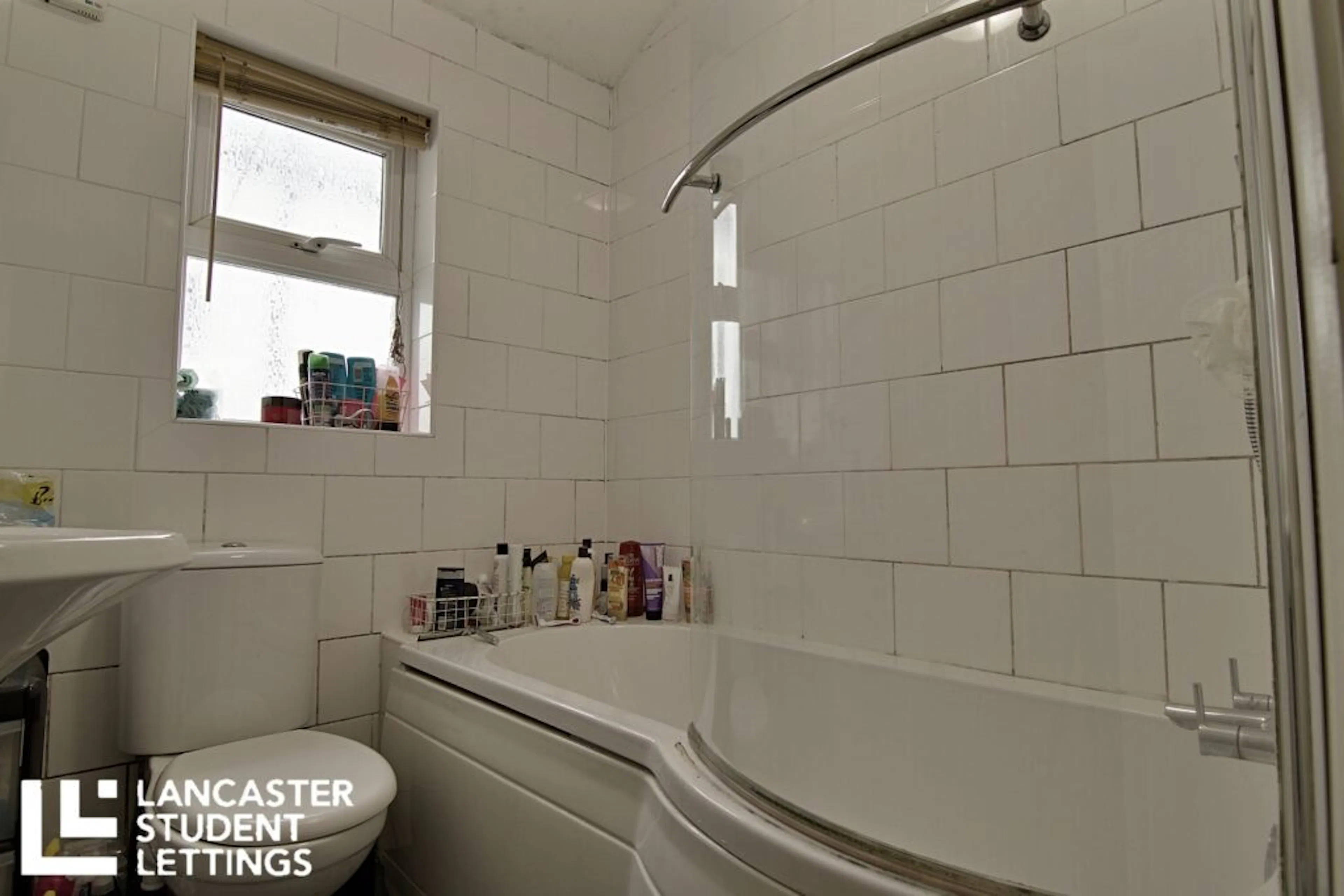 4 Bedroom Apartment BATHROOM 4