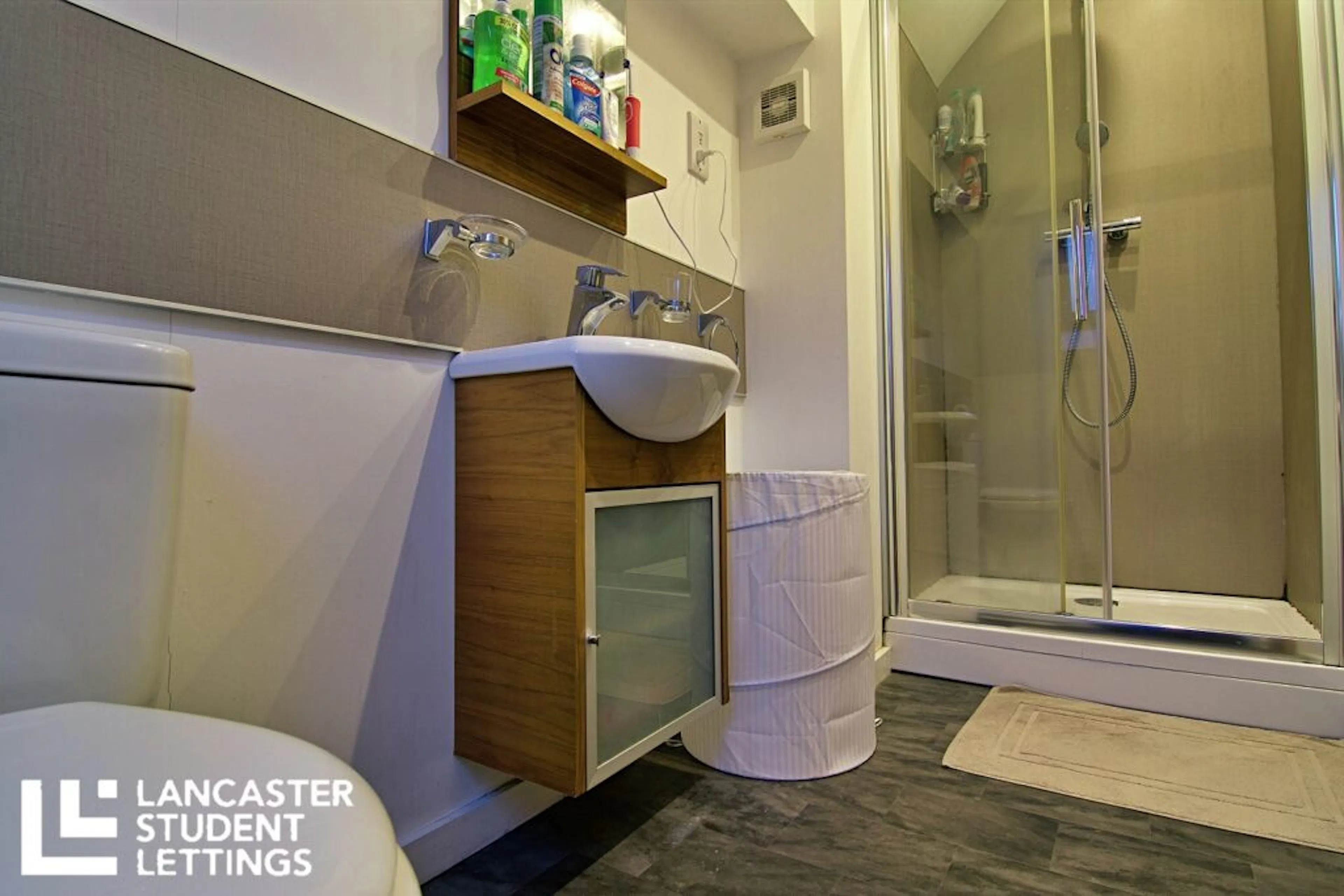 4 Bedroom Apartment BATHROOM 4
