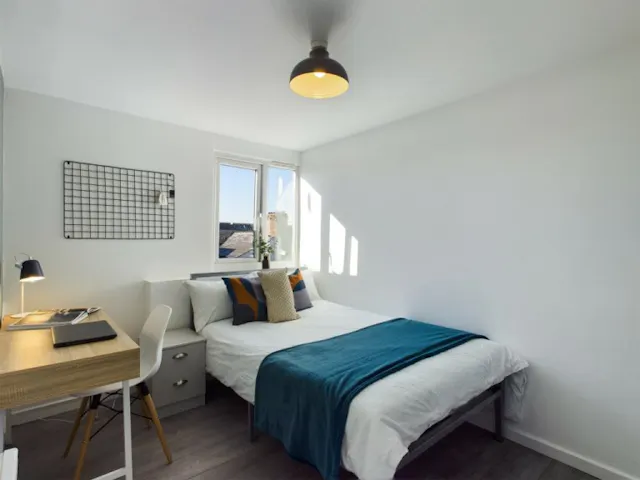 4 Bed Apartment room image 1