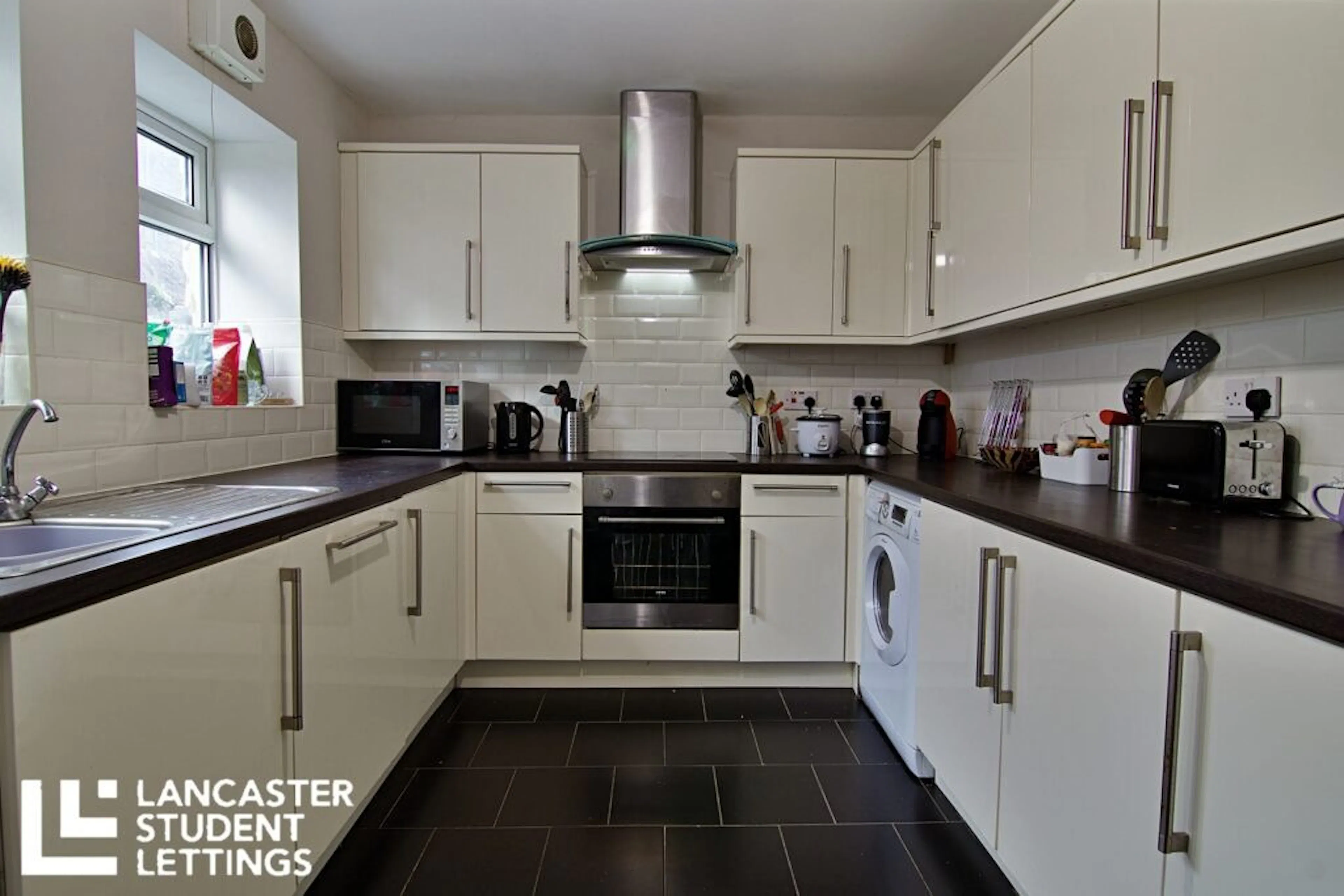 4 Bedroom Apartment KITCHEN 3