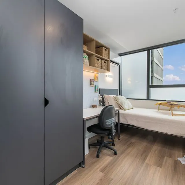 4 Bed Apartment room image 1