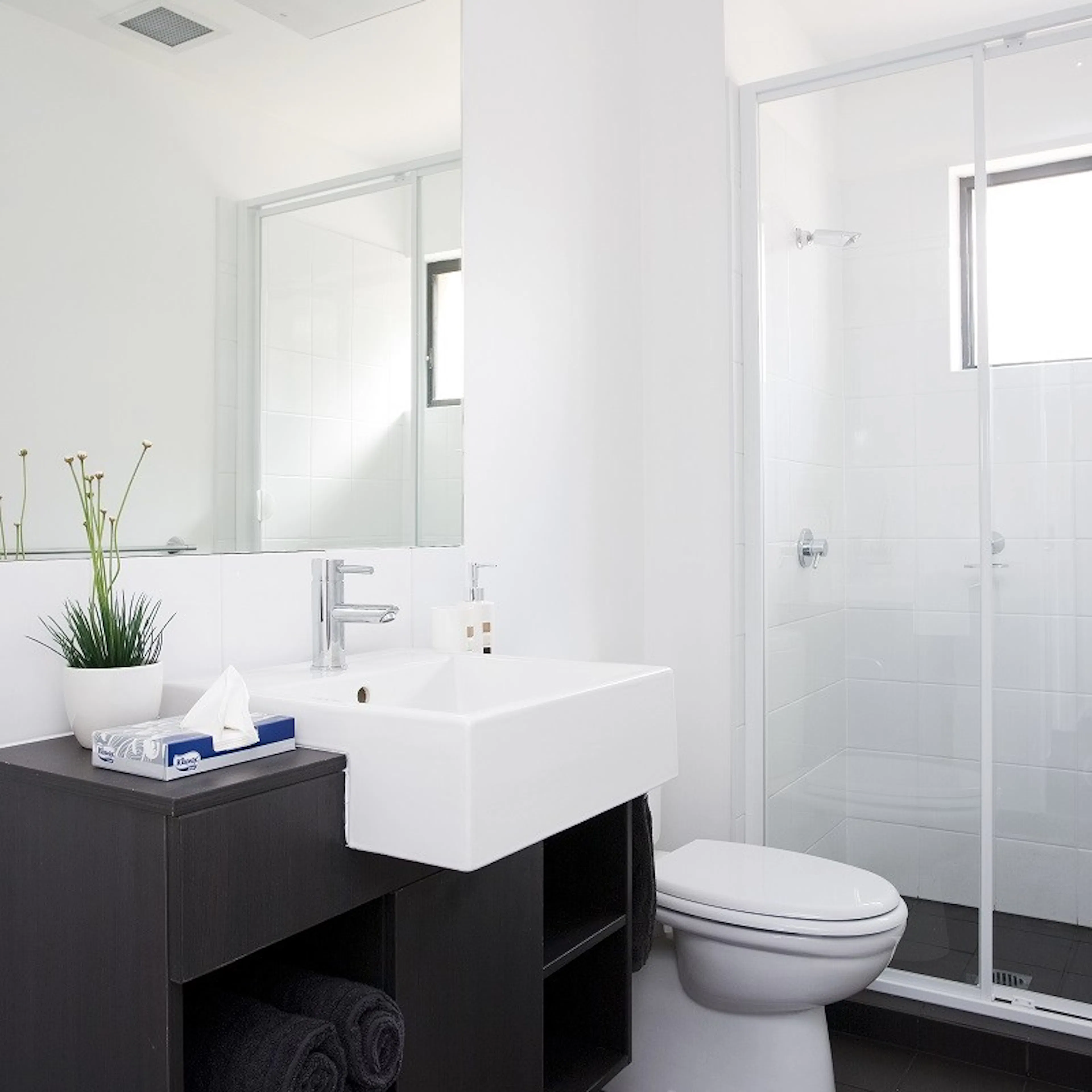 4 Bedroom Apartment BATHROOM 2