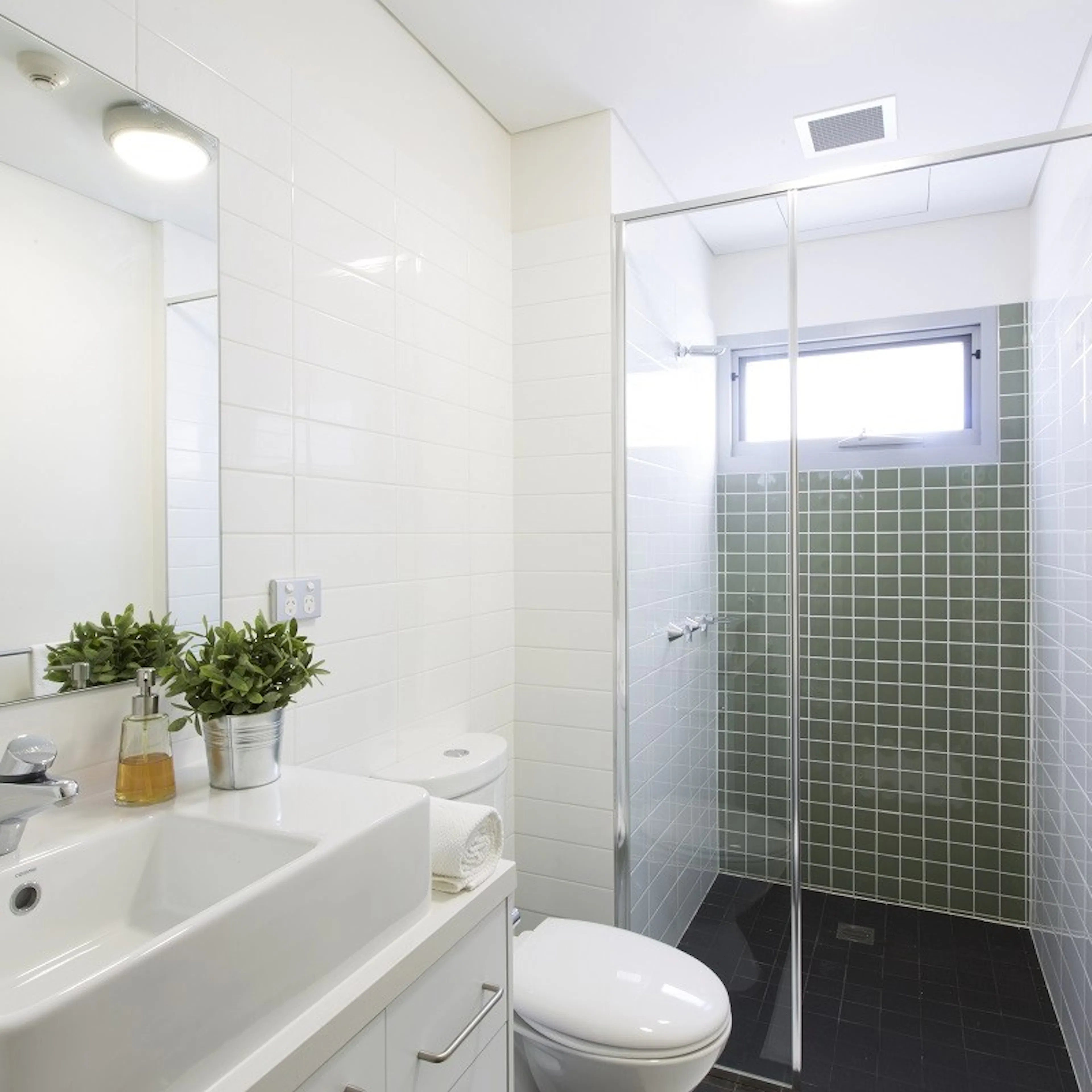 4 Bedroom Apartment BATHROOM 2