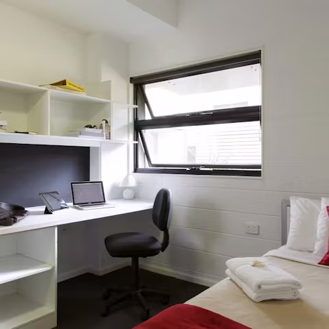 western-sydney-university-village-pa-parramatta-sydney-4 Bedroom Apartment-1