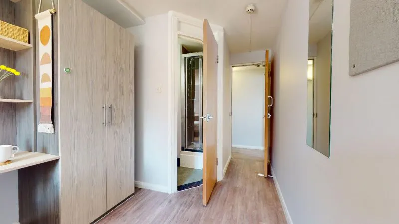 Gold En Suite