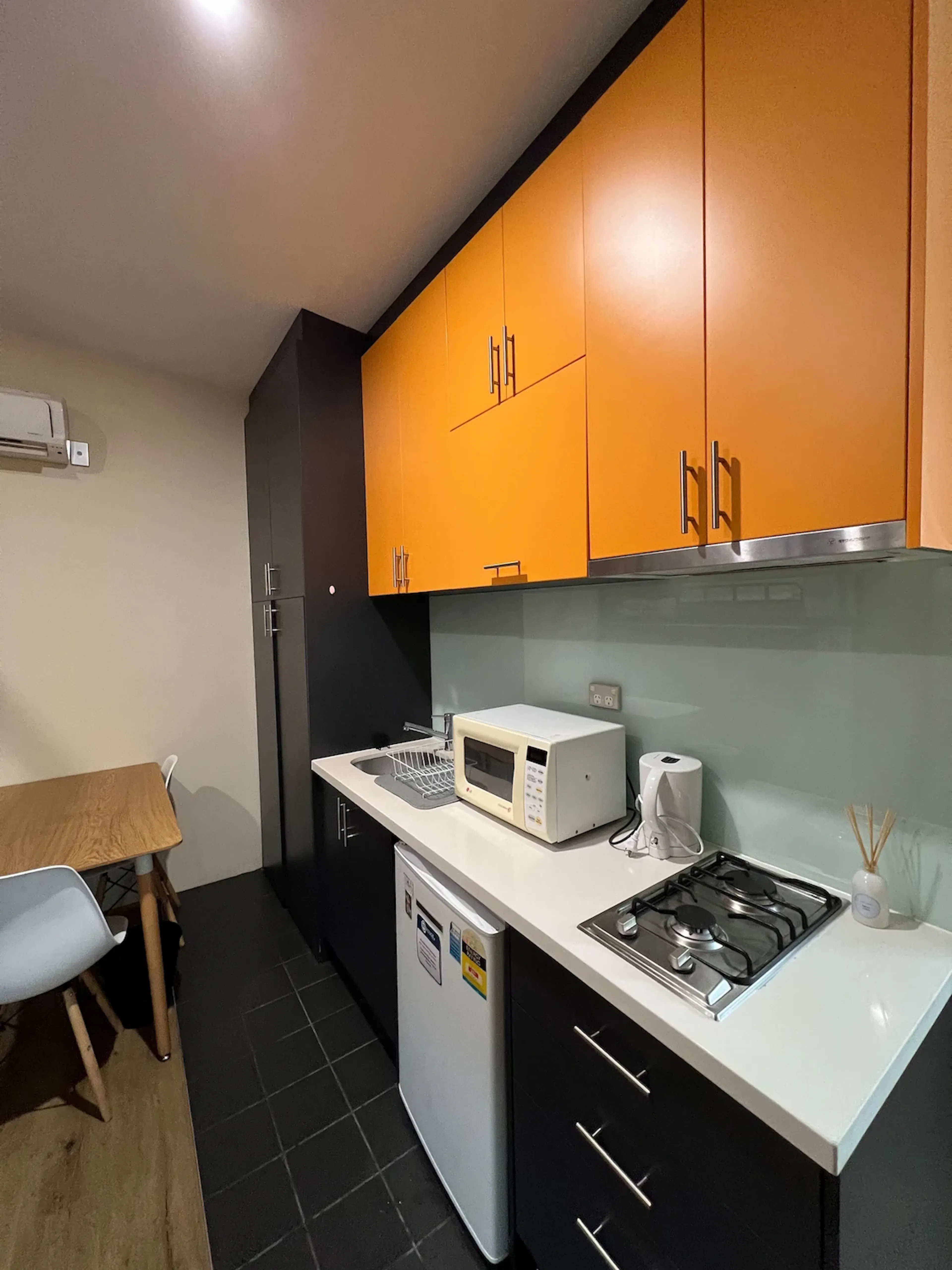 4 People's Room KITCHEN 4