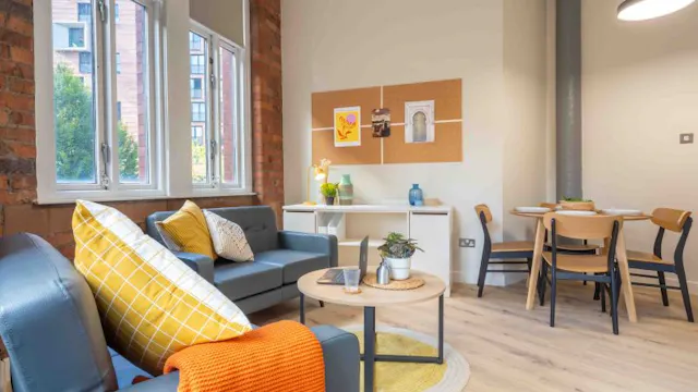 Gold Two Bed Apartment room image 3