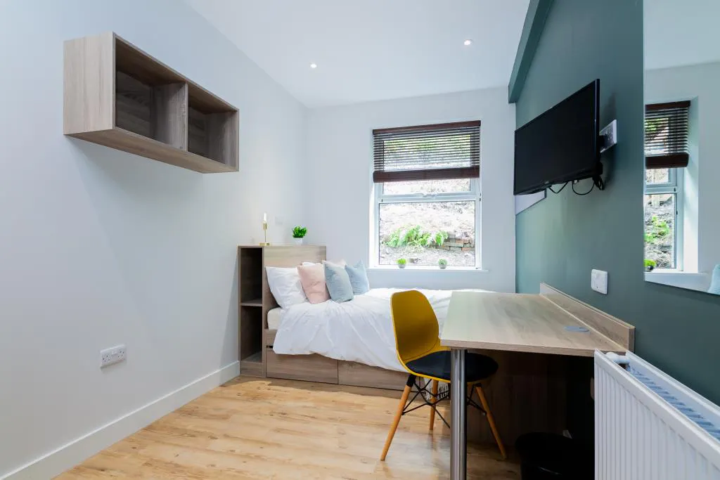 ROOM ROOM 1