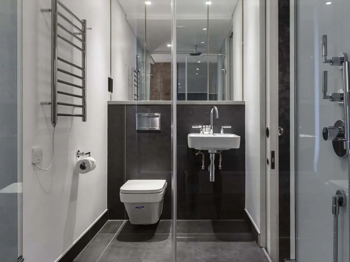 One room in 1 bedroom apartment BATHROOM