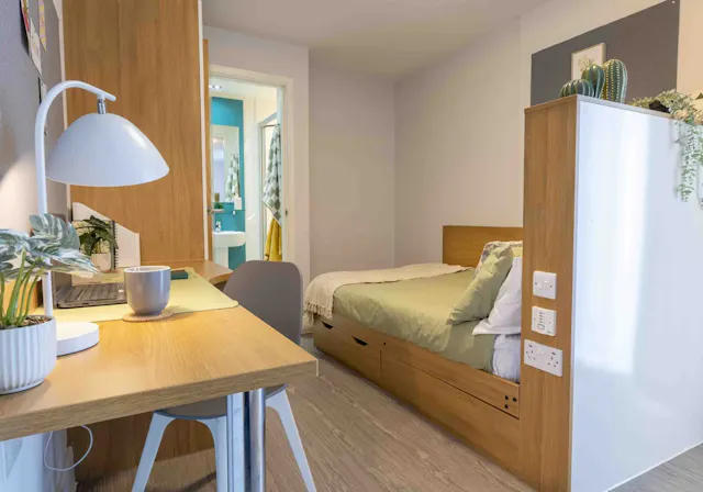 Gold En Suite room image 2