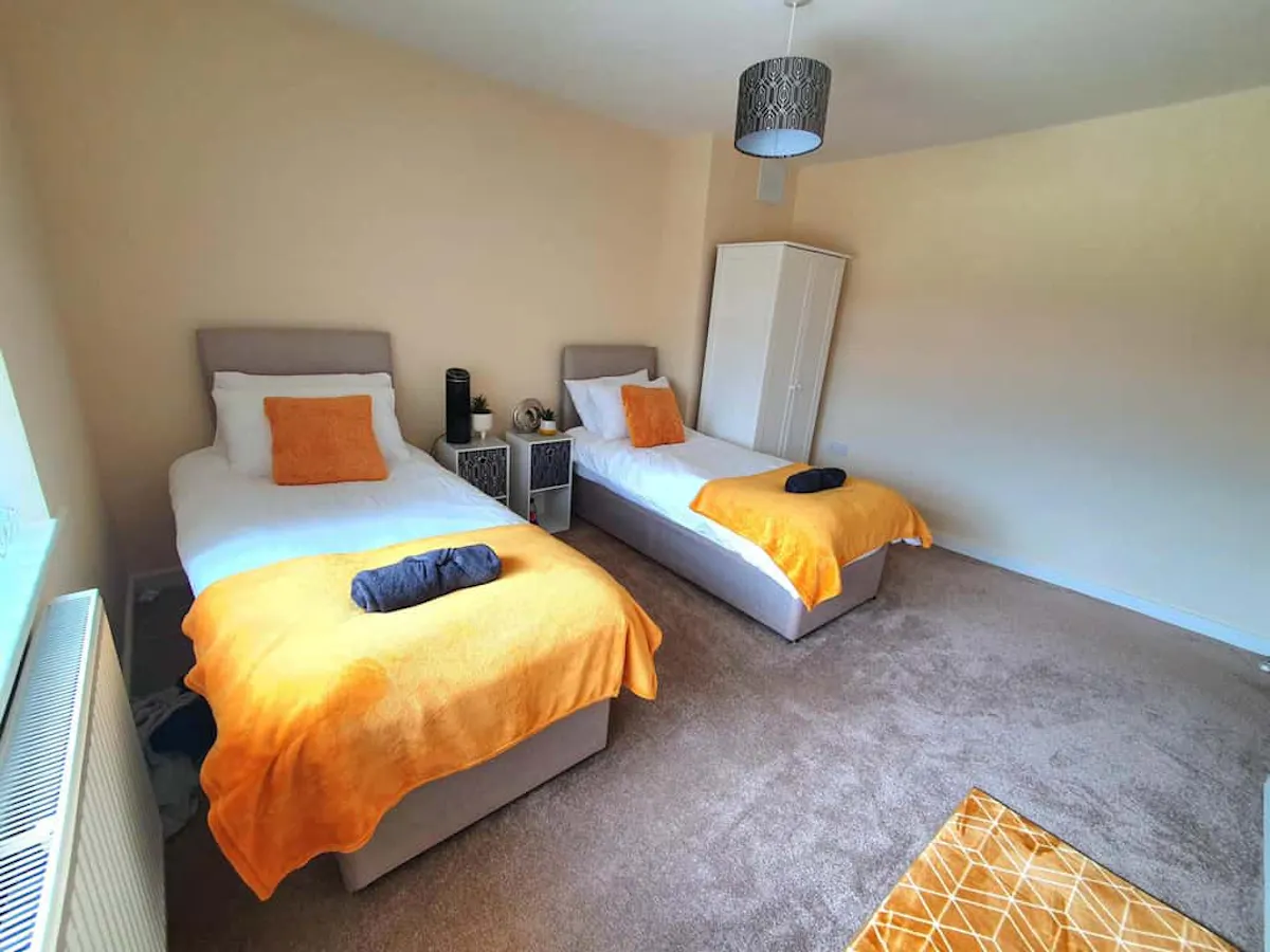 One room in 3 bedroom apartment ROOM