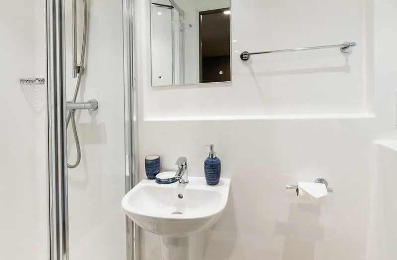 Classic Ensuite BATHROOM 2