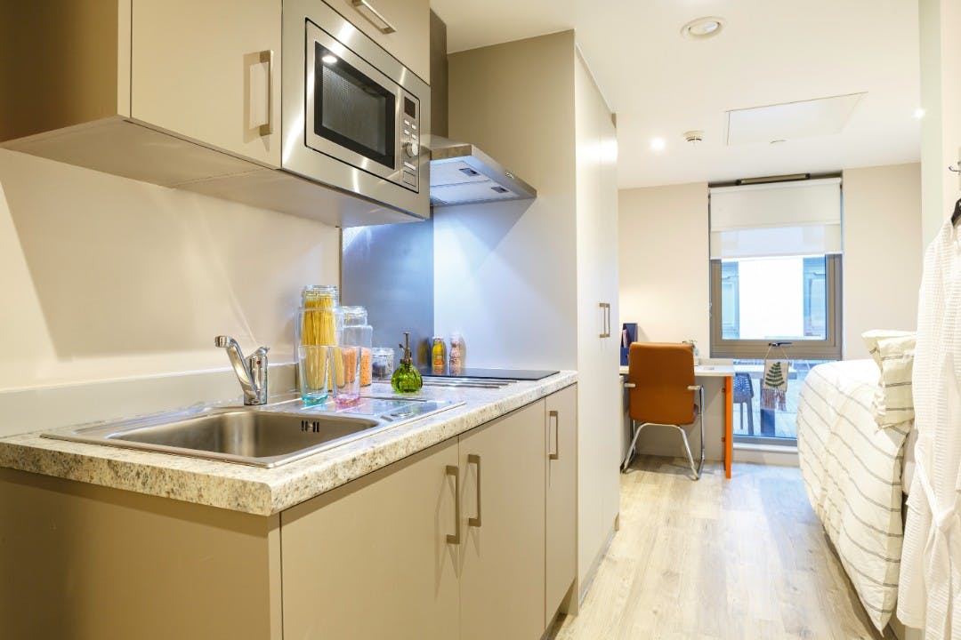 5 Bed Studio