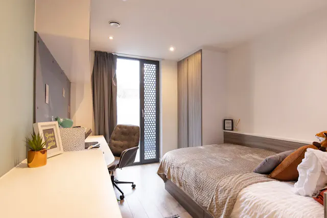 5 Bed Cluster En-suite room image 1