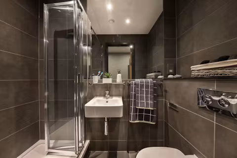 lumis-student-living-cardiff-BATHROOM