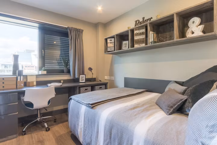 lumis-student-living-cardiff-5 Bed Cluster En-suite-1