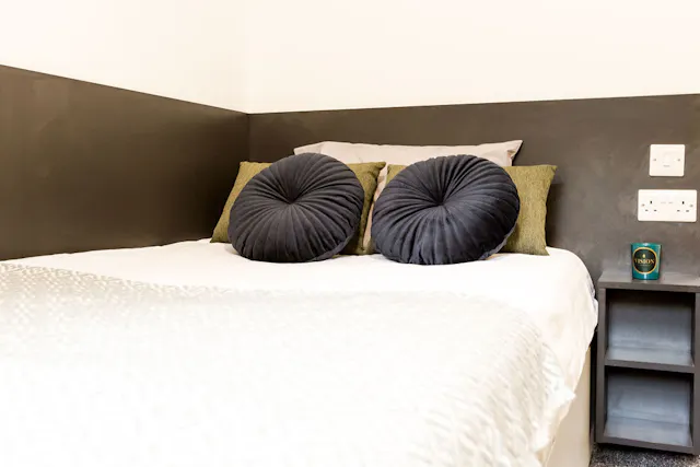 5 Bed Cluster En-suite room image 2