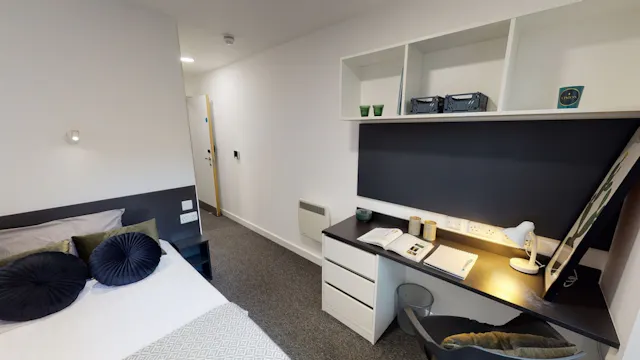 5 Bed Cluster En-suite room image 3